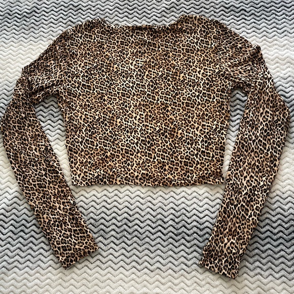 EUC Alice + Olivia Women’s Long Sleeve Mini Leopard Print Cropped Top Size XS - Picture 7 of 10
